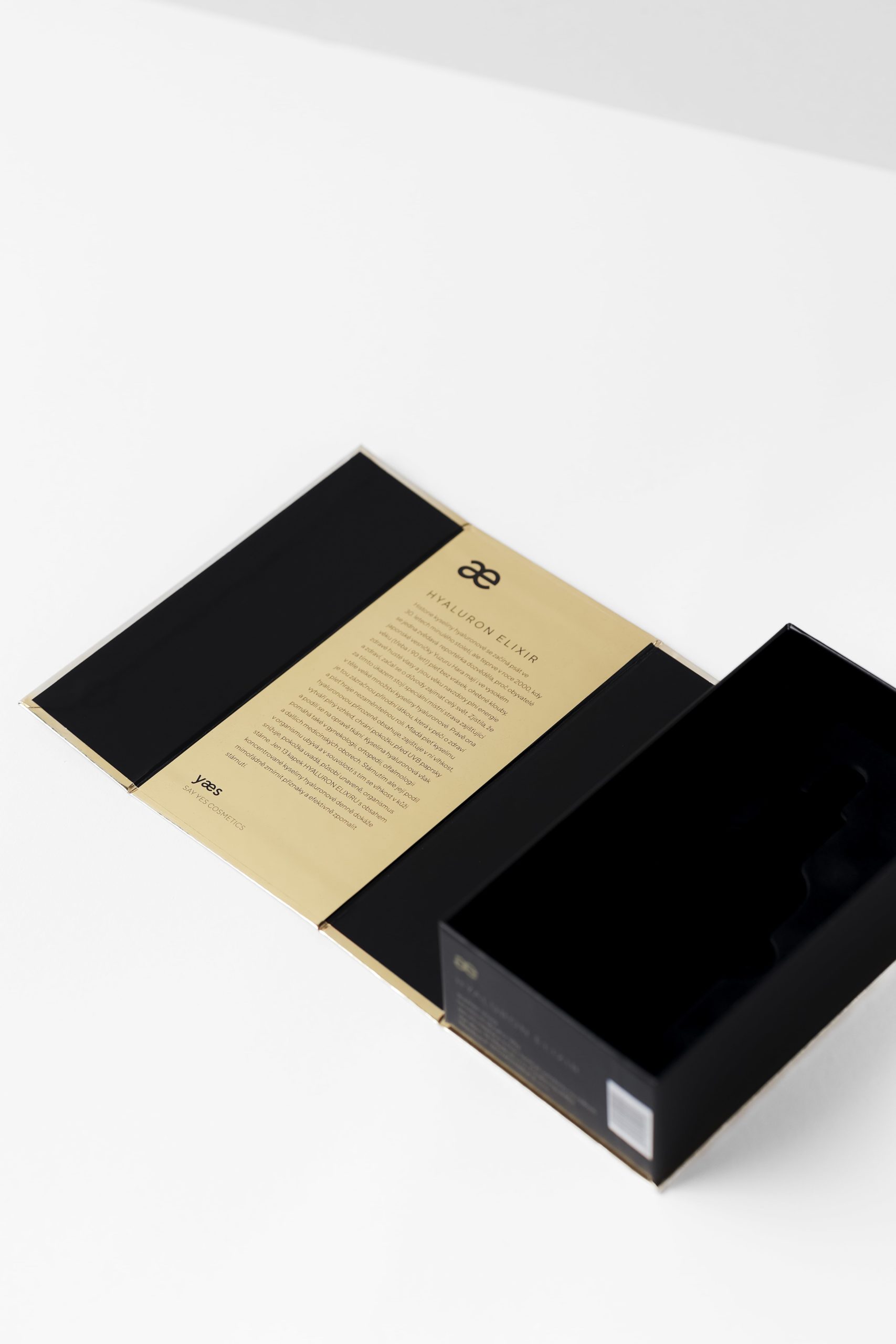 geöffnete schachtel mit hyaluron elixir hochwertige verpackungen für kosmetik von achilles