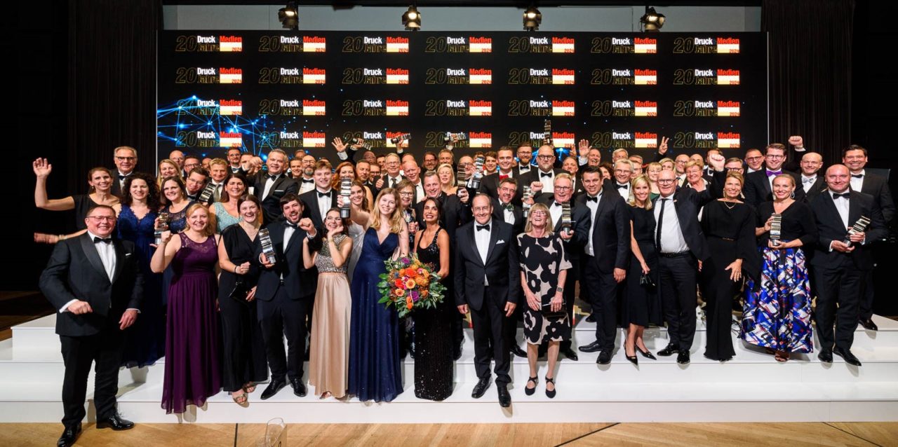 gruppenbild preisverleihung druck und medien awards 2024 gewinner achilles verpackungsdrucker des jahres