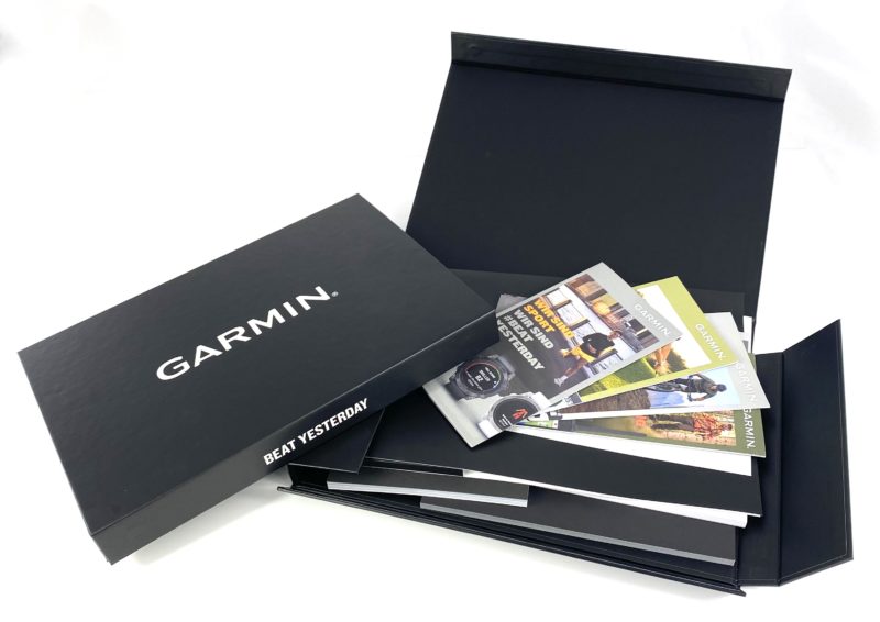 Hochwertige Sammelbox Garmin in Rundumbedruckung als Präsentationsmappe mit Logo