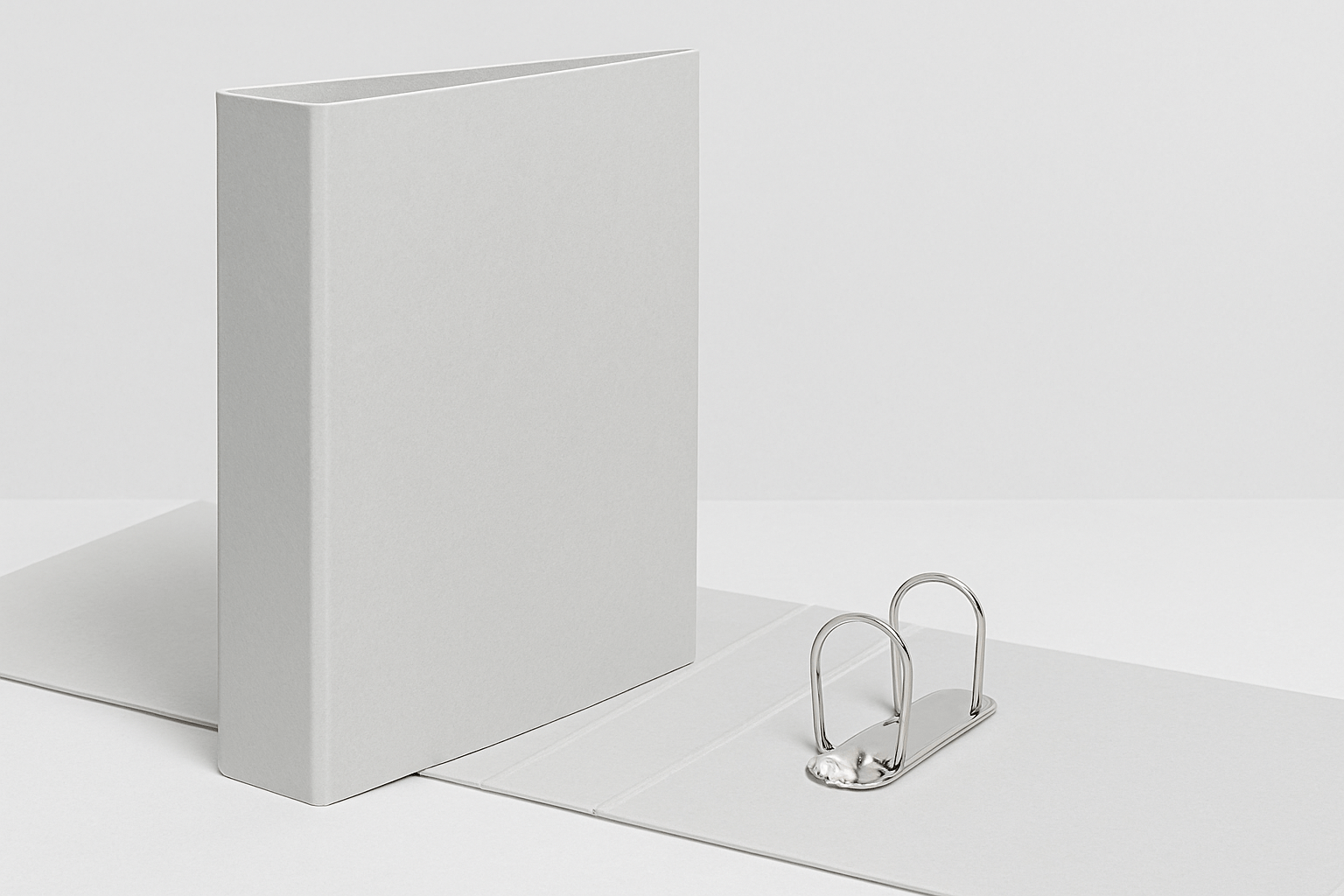 Ein weißer Ringordner für die Druckveredelungen von Achilles