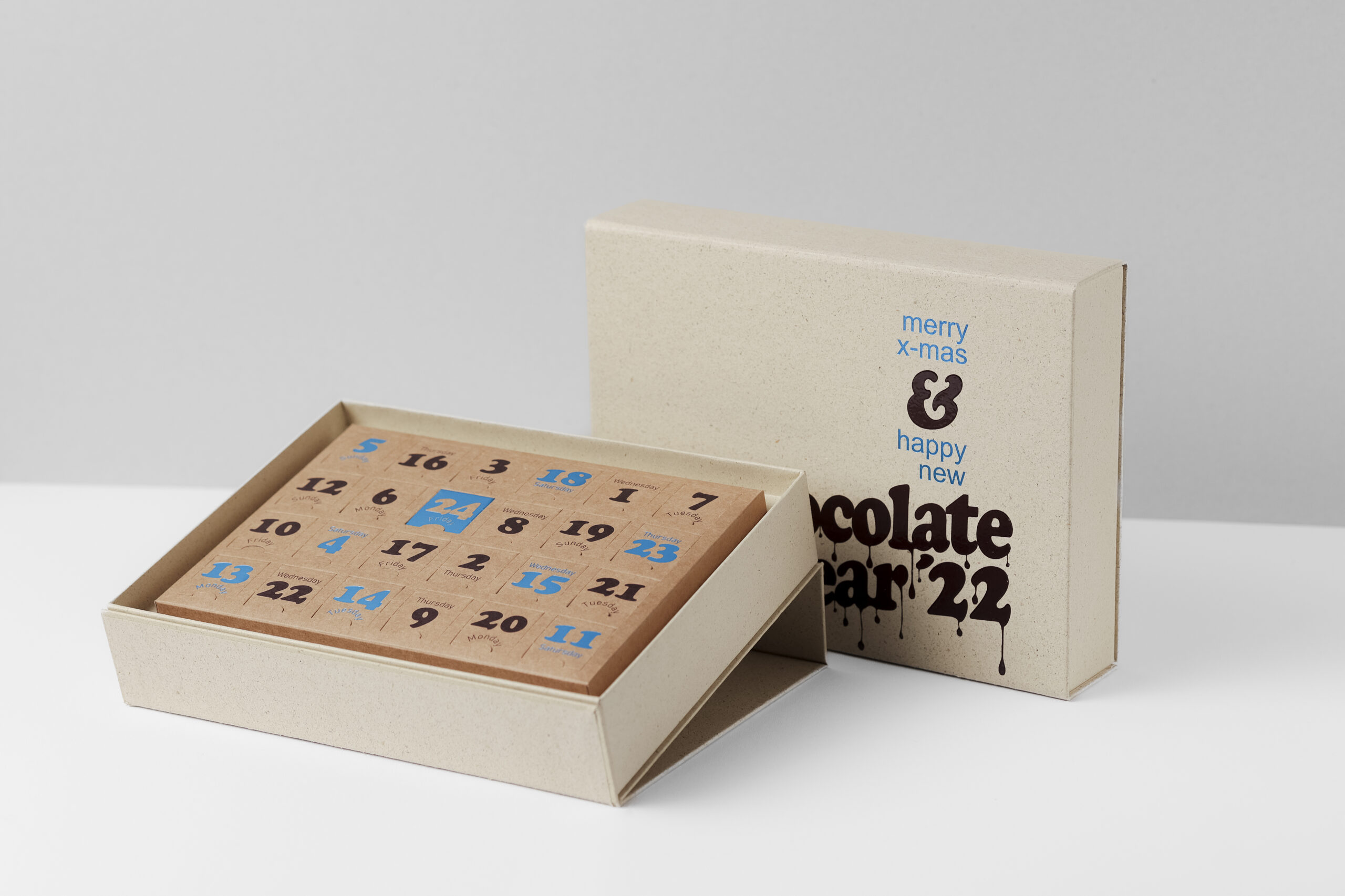 Frontansicht Magnetbox von Achilles, Verpackung mit magnetischem Verschluss für Adventskalender Gmund